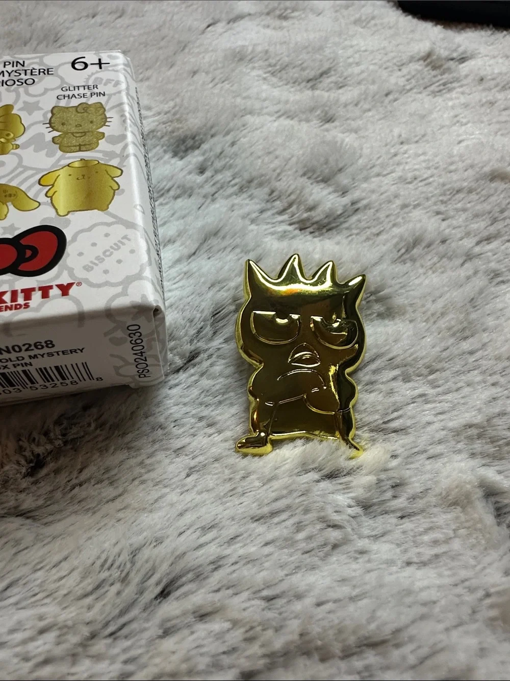 Hello Kitty Gold Glitter Chase Pin - Kids Accessory